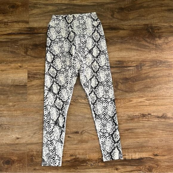 BALANCE ATHLETICA The Ascend Pant Legging in Black White Python Size M NWOT - Picture 4 of 11